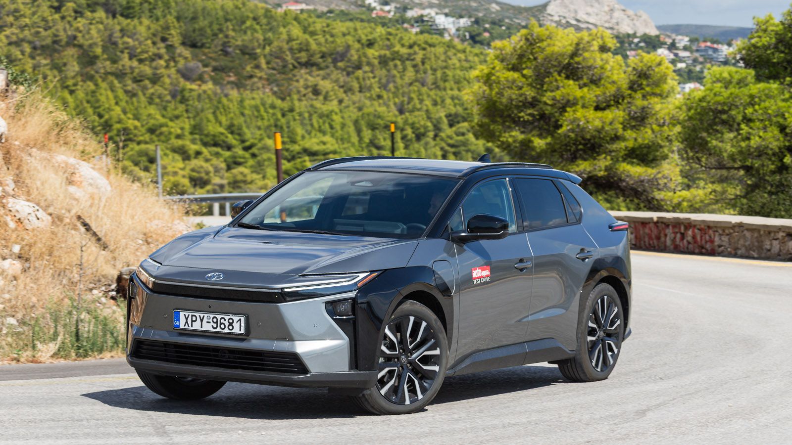 Toyota Bz4x. Τι βαθμό παίρνει σε κατανάλωση, χώρους, επιδόσεις, εγγυήσεις.